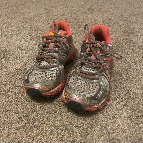 Women's size 7.5 EUC athletic sneakers running shoes ASICS brand - Picture 2 of 12